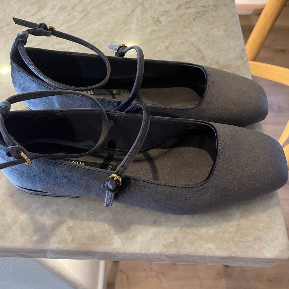 Velve Ballet Flats with straps